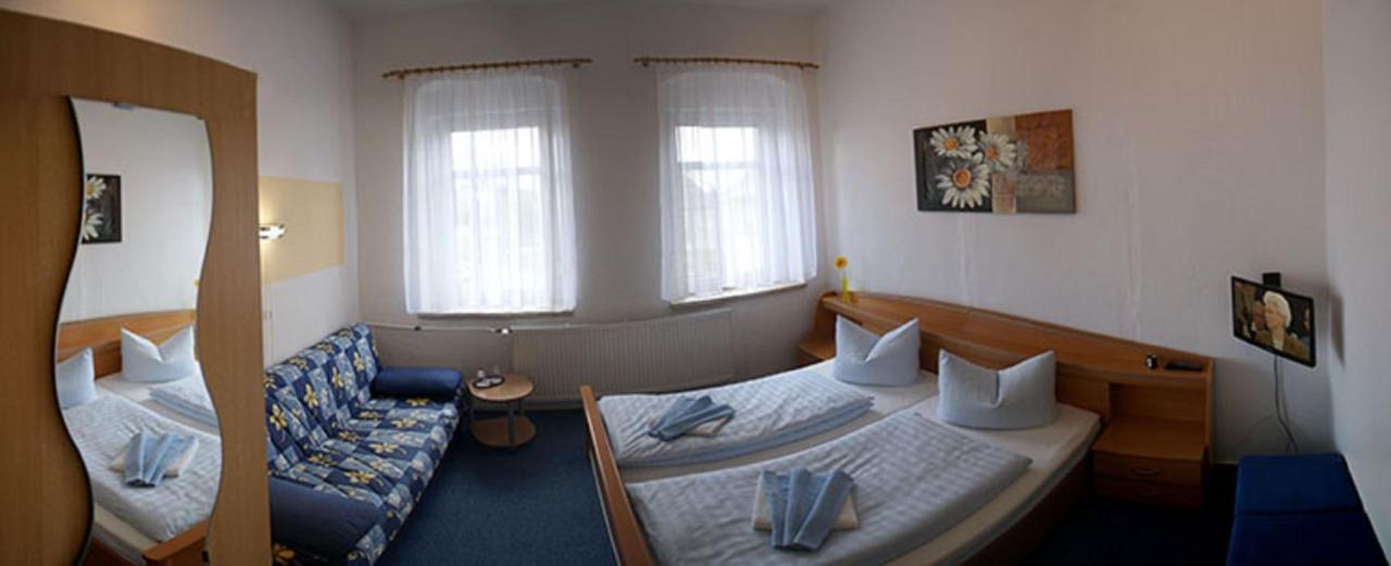 Pension & Gasthof Erbgericht Hoehenlage 850M Marienberg Exterior foto