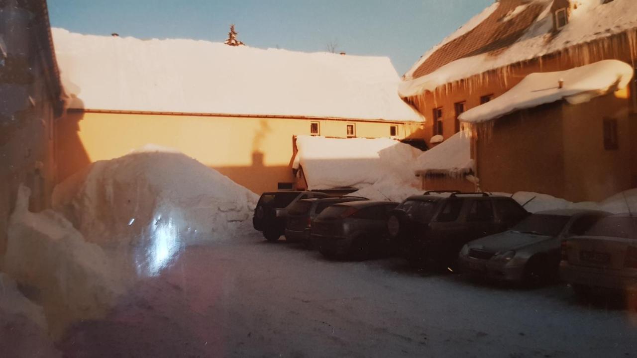 Pension & Gasthof Erbgericht Hoehenlage 850M Marienberg Exterior foto